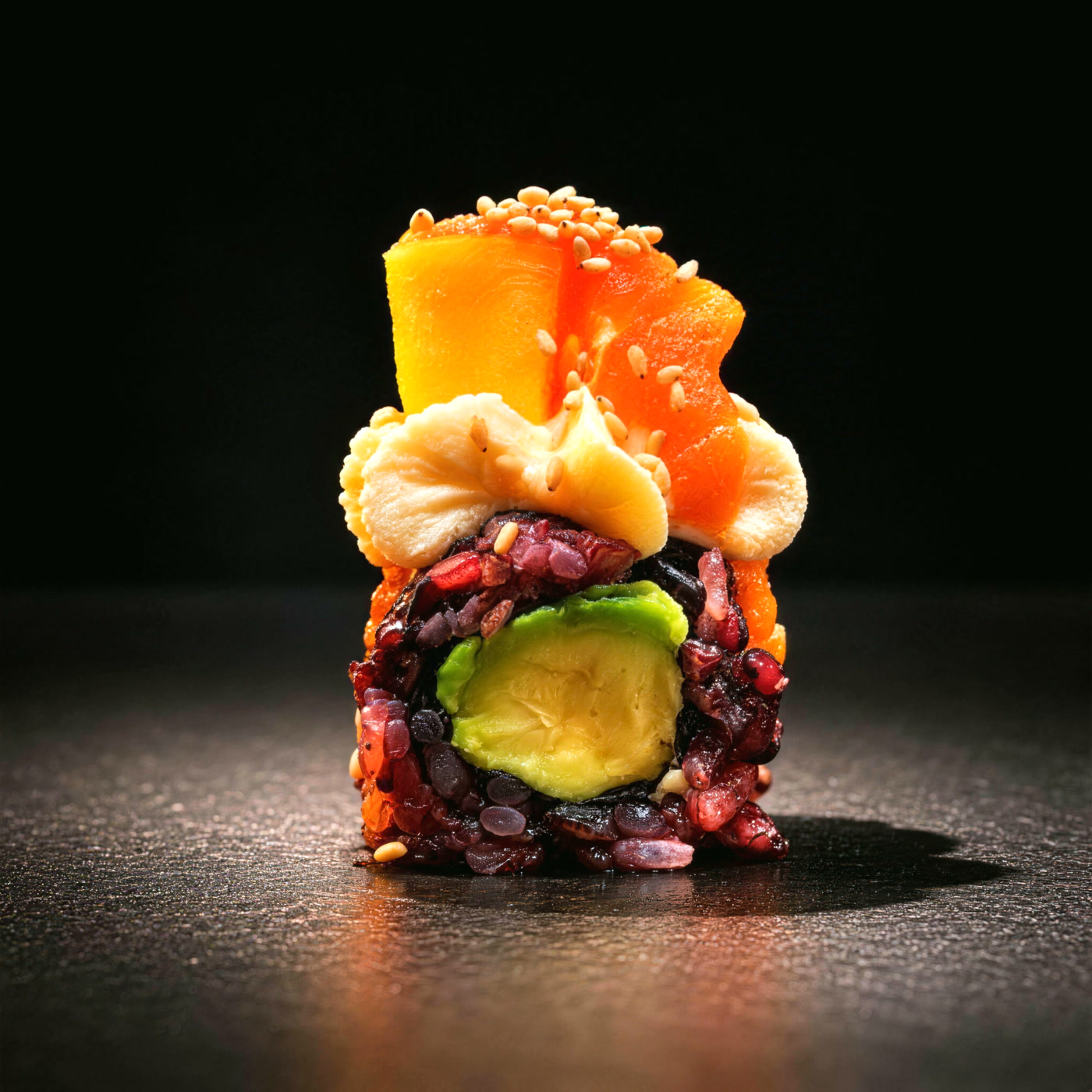 Maki riz noir, mangue et sésame